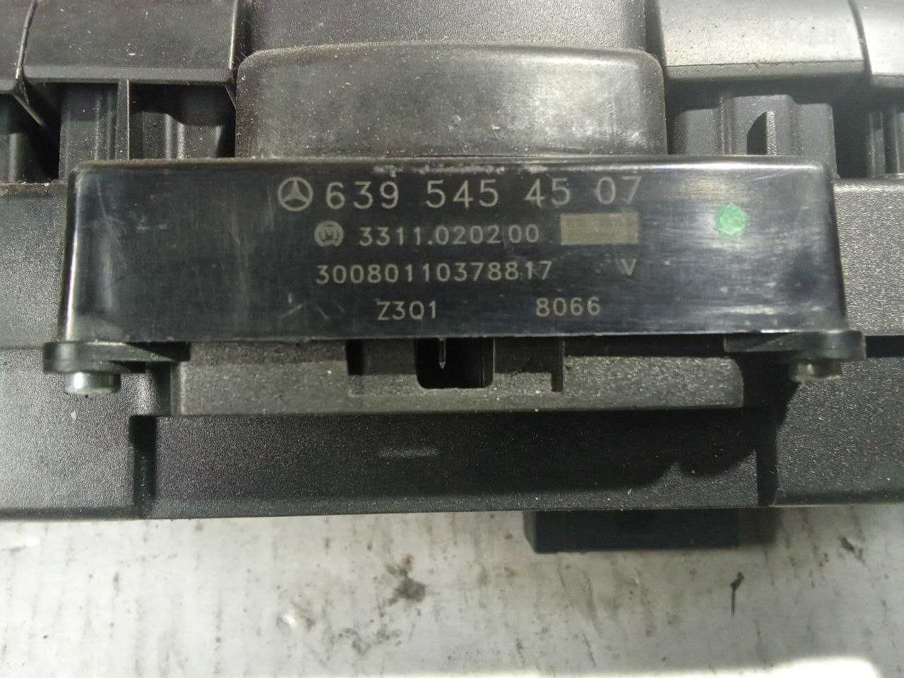 Кнопка аварійки для Mercedes Vito W639 (блок керування)