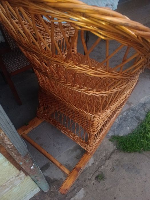 Продам крісло качалку