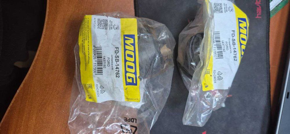 Сайлентблоки задней балки Ford Mondeo IV MOOG FDSB14761 FDSB14762
