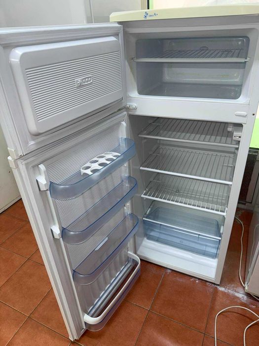 Холодильник , в отличном состоянии