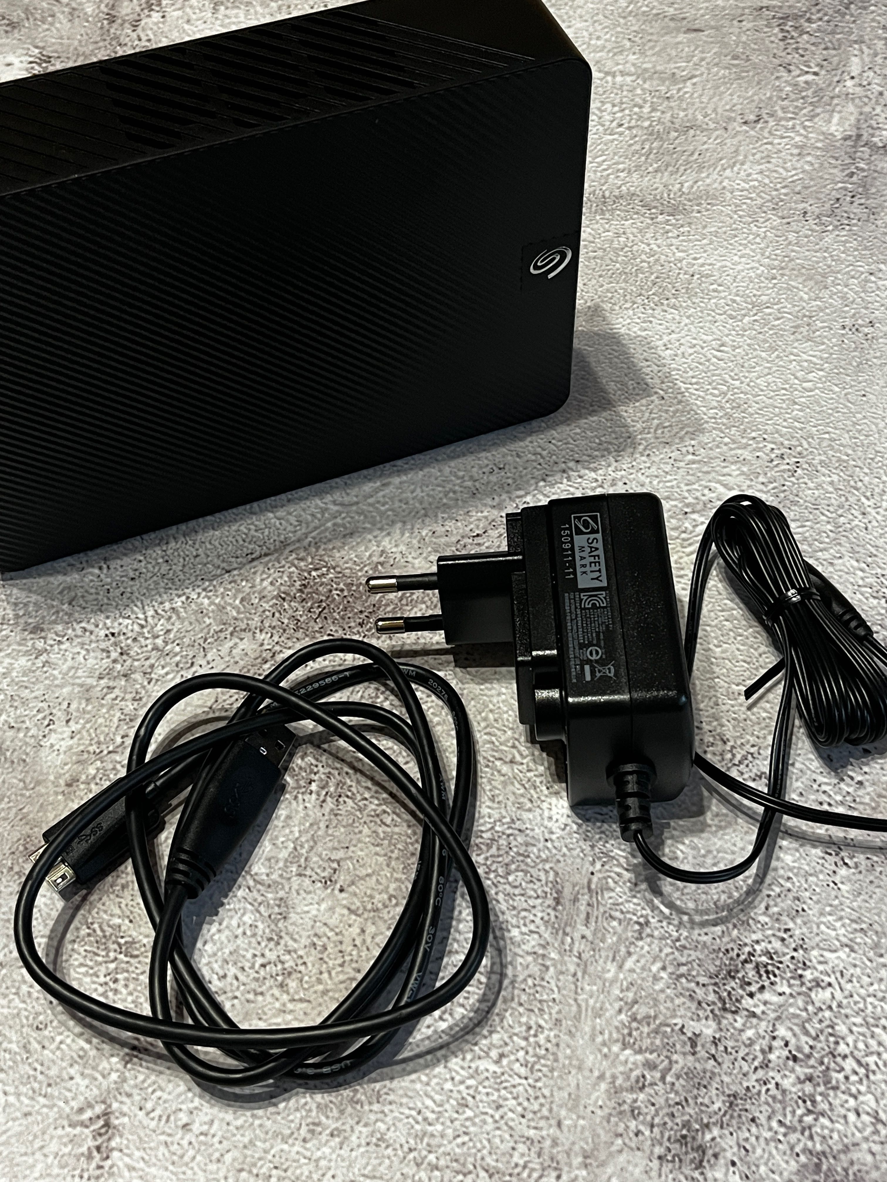 Зовнішній жорсткий диск 3.5" 6TB Expansion Desktop Seagate