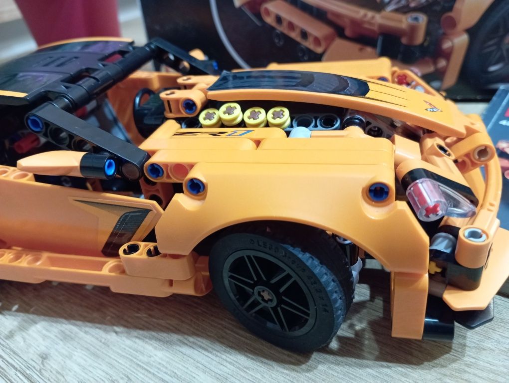 LEGO Technic 42093 Chevrolet Corvette ZR1