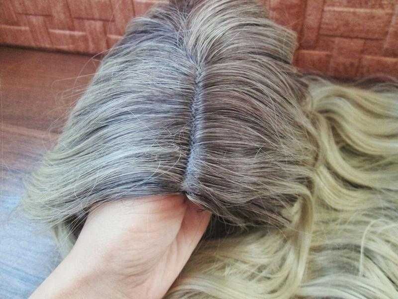 Перука з хвилястим волоссям, парик с волнистыми волосами