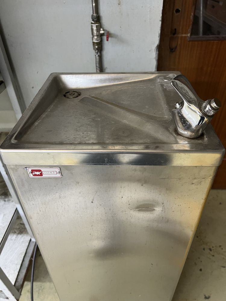 Bebedouro de água com refrigeração