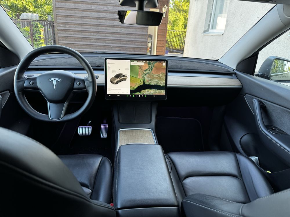 Tesla model Y  Long Range DM