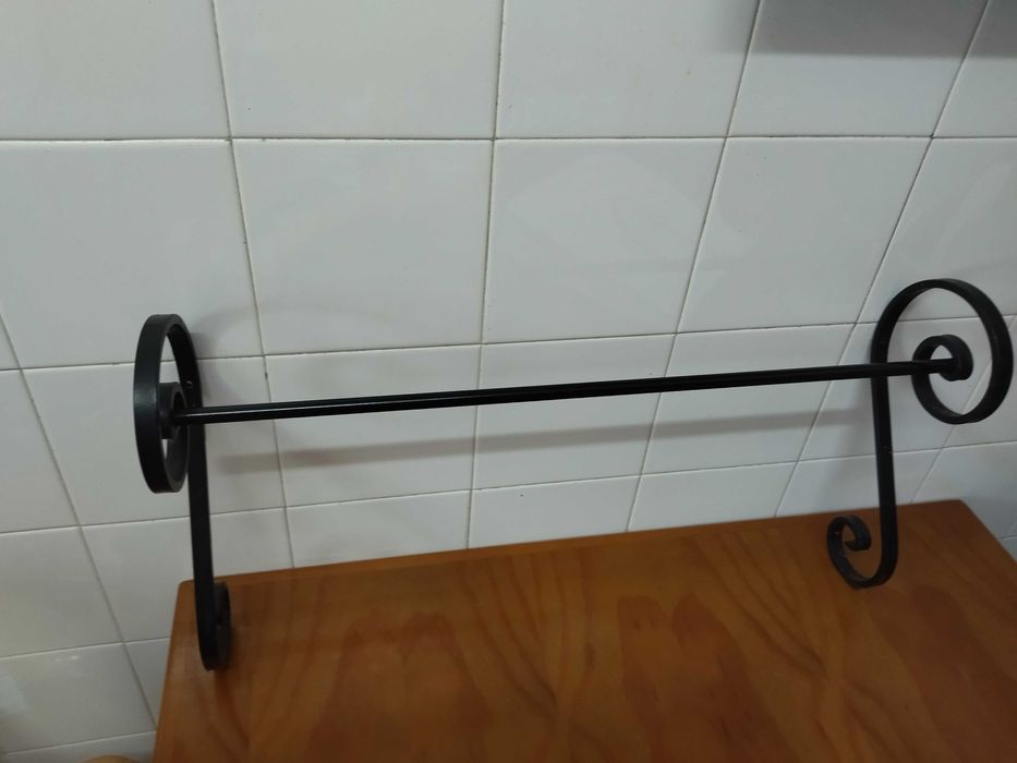 Toalheiro em ferro trabalhado