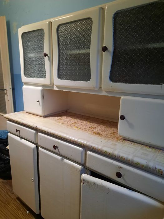 Sprzedam kredens kuchenny prl do renowacji