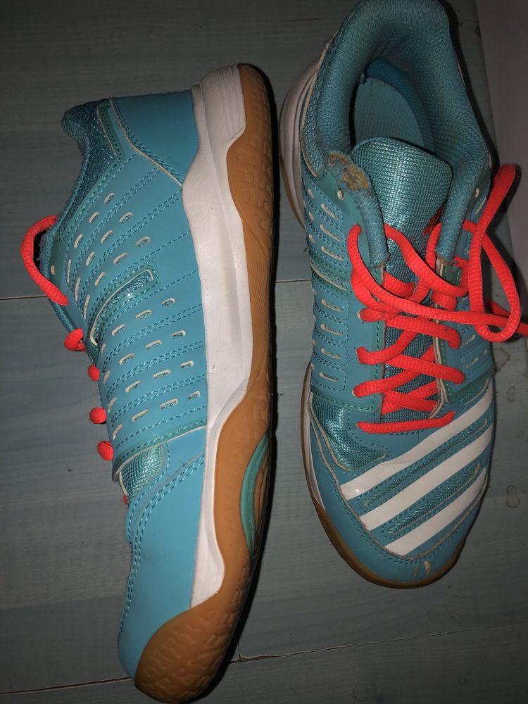 buty adidas na hale