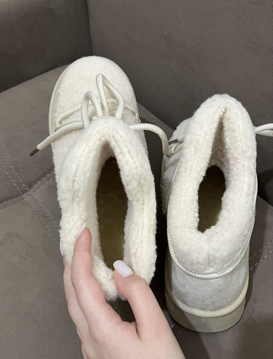 Місяцеходи жіночі молочні чорні 38р 38,5р 39р жіноче взуття