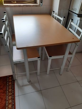 Mesa cozinha com 4 cadeiras 100€