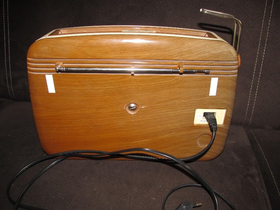 Radio Roadstar stylizowane