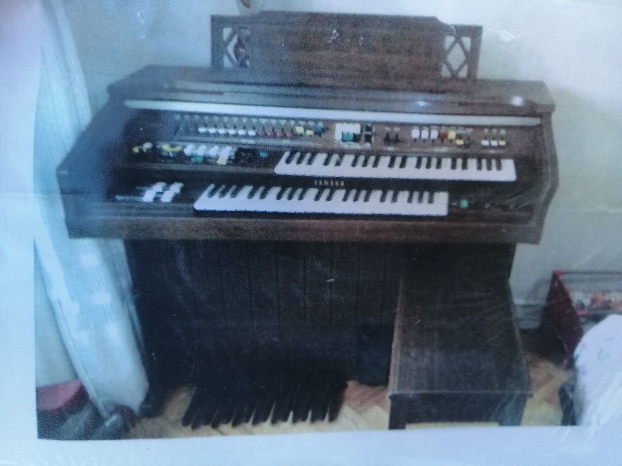 Piano e órgão. Vendo.