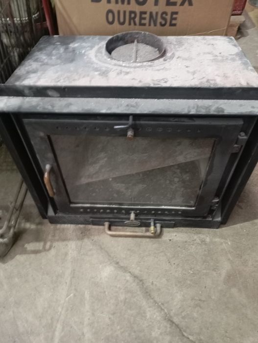 Vendo esta salamandra muita bonita bom estado