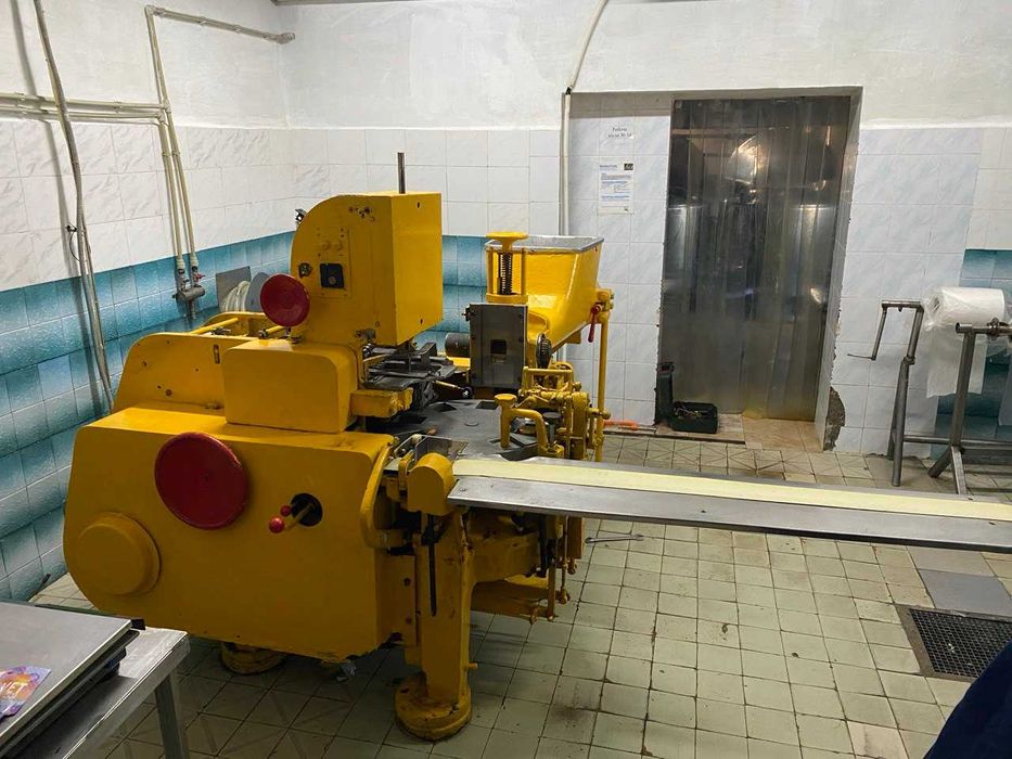 Автомат для фасування масла М6-АРМ