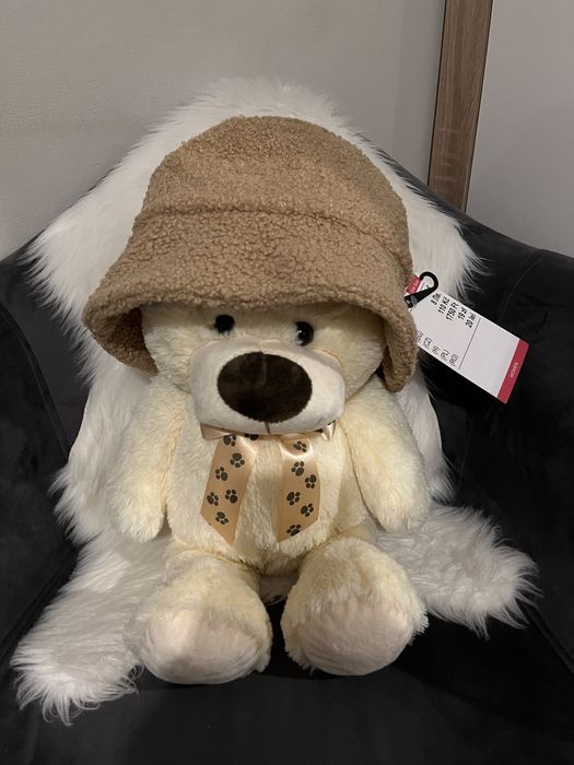 Nowy ciepły miękki beżowy kapelusz teddy idealny na jesień