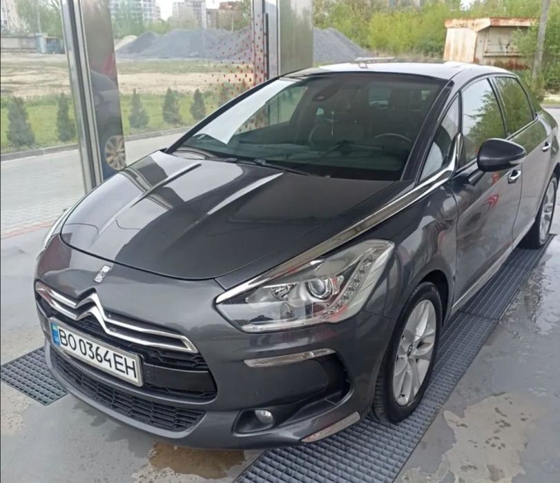 Автомобіль Citroen DS5