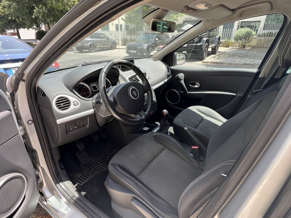 VENDE-SE RENAULT CLIO