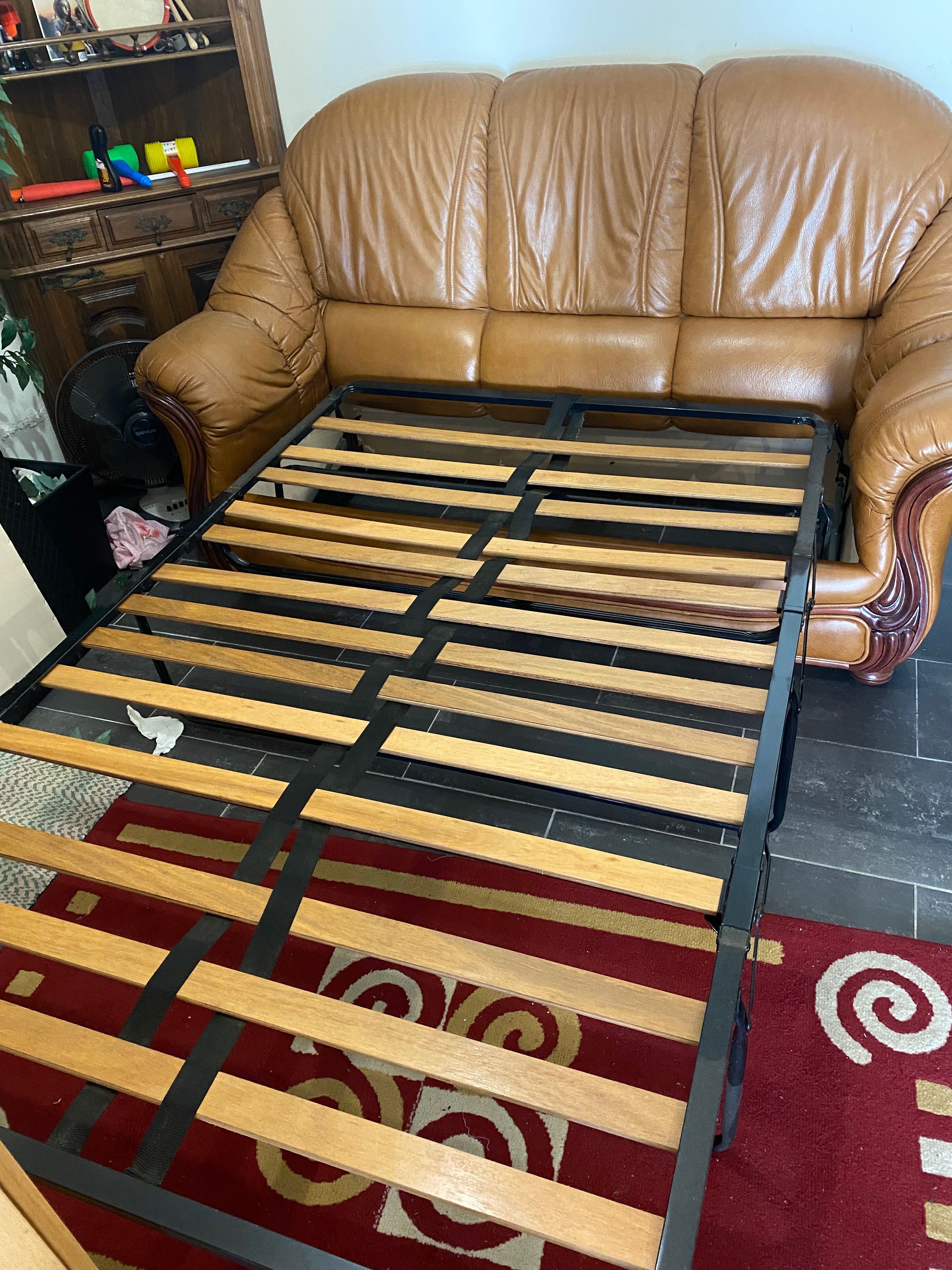 Sofá cama couro castanho