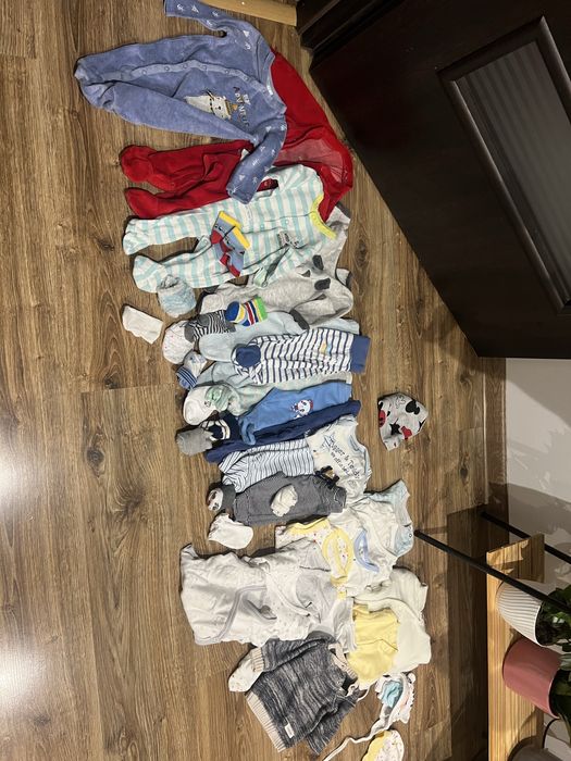 Paczka ubranek 50/56 ponad 25 szt