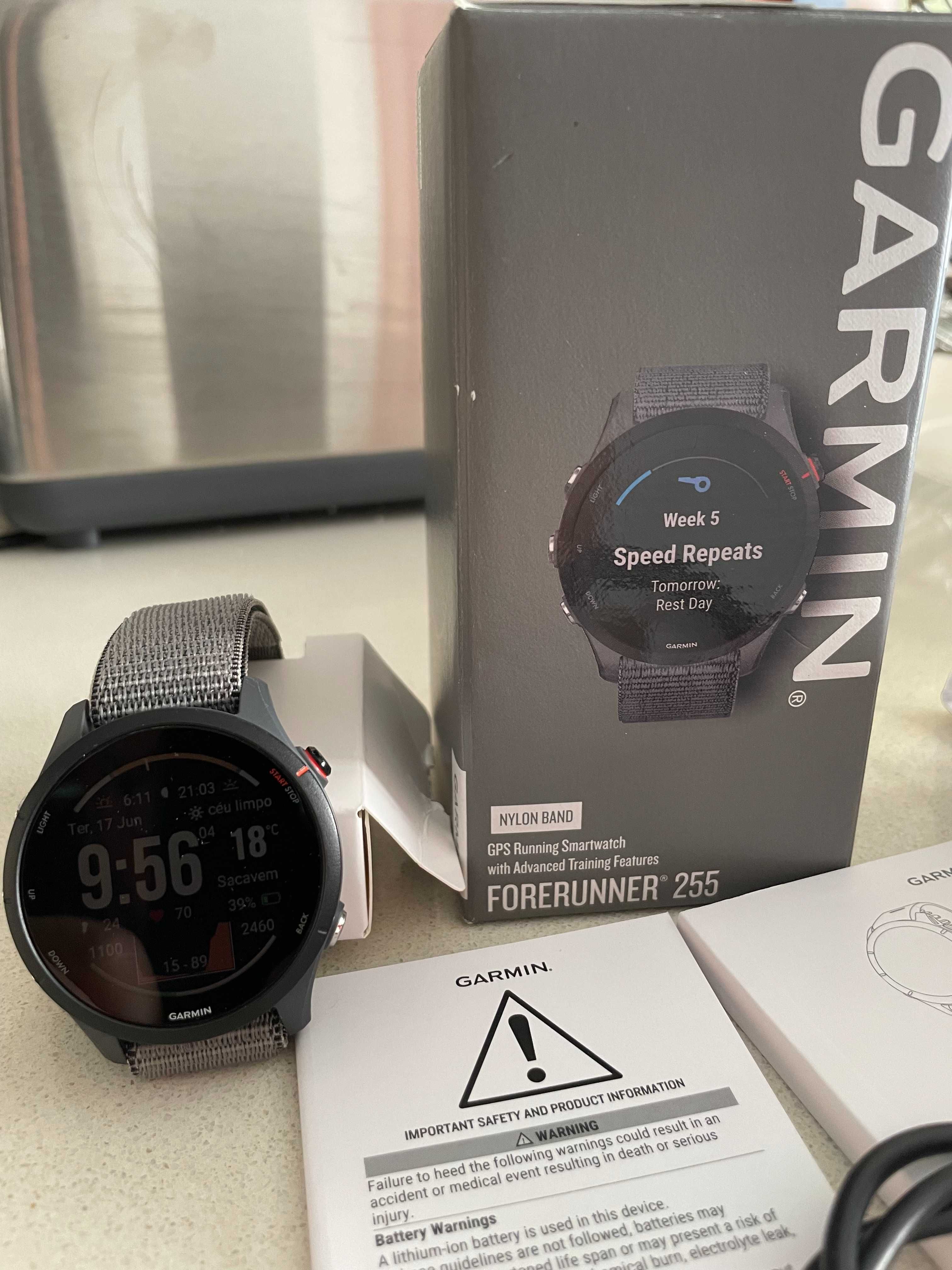 Garmin Smartwatch GPS de Corrida Forerunner 255 com Bracelete em Nylon