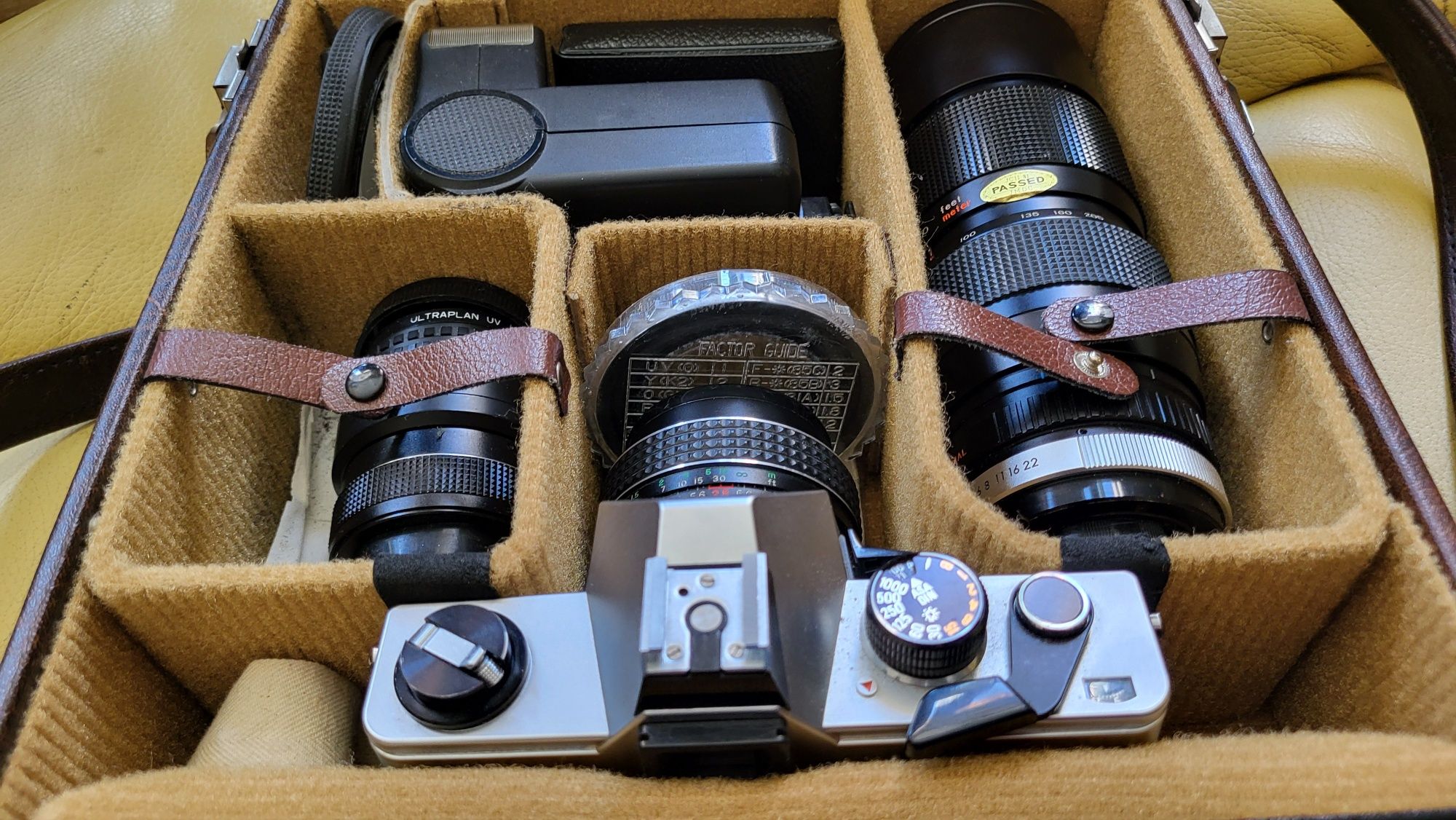 Praktica Super TL 1000 kolmpet