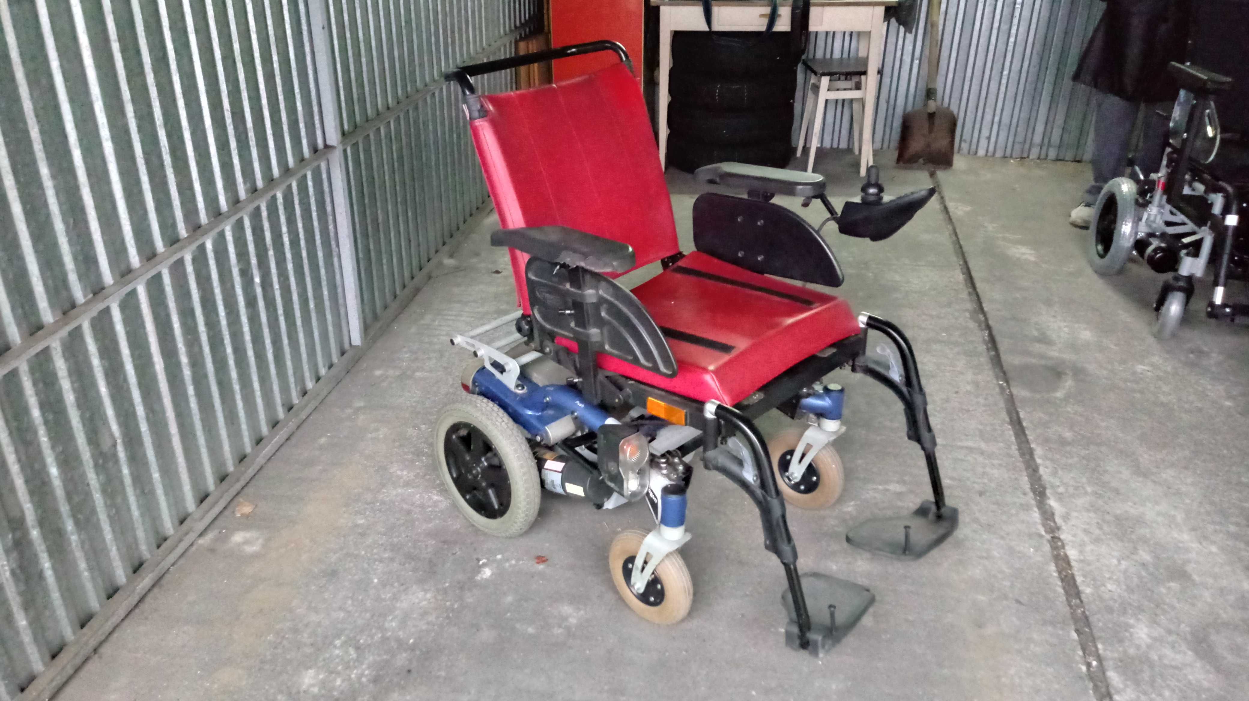Wózek inwalidzki - akumulatorowy z joystickiem
