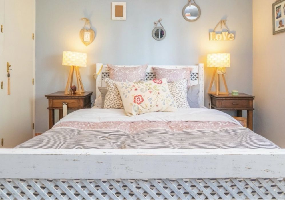 Cama de casal 140 x 190 + colchao e estrado