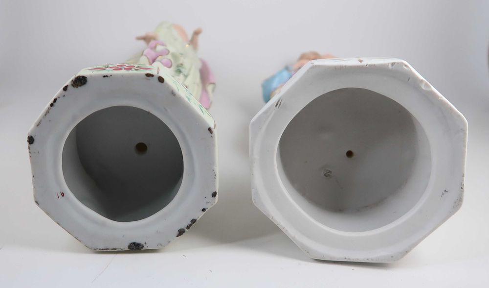 Esculturas antigas em porcelana - 38 cm, cada