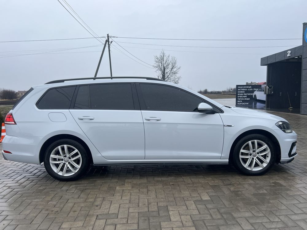 Продам власний автомобіль Volkswagen GOLF 2017