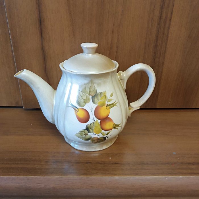 фарфоровий чайничок