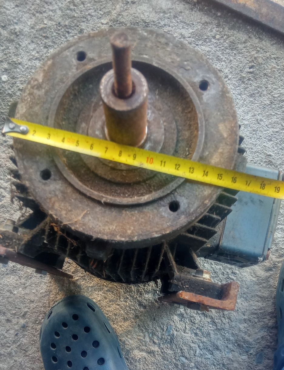 Motor elétrico trifásico monofásico