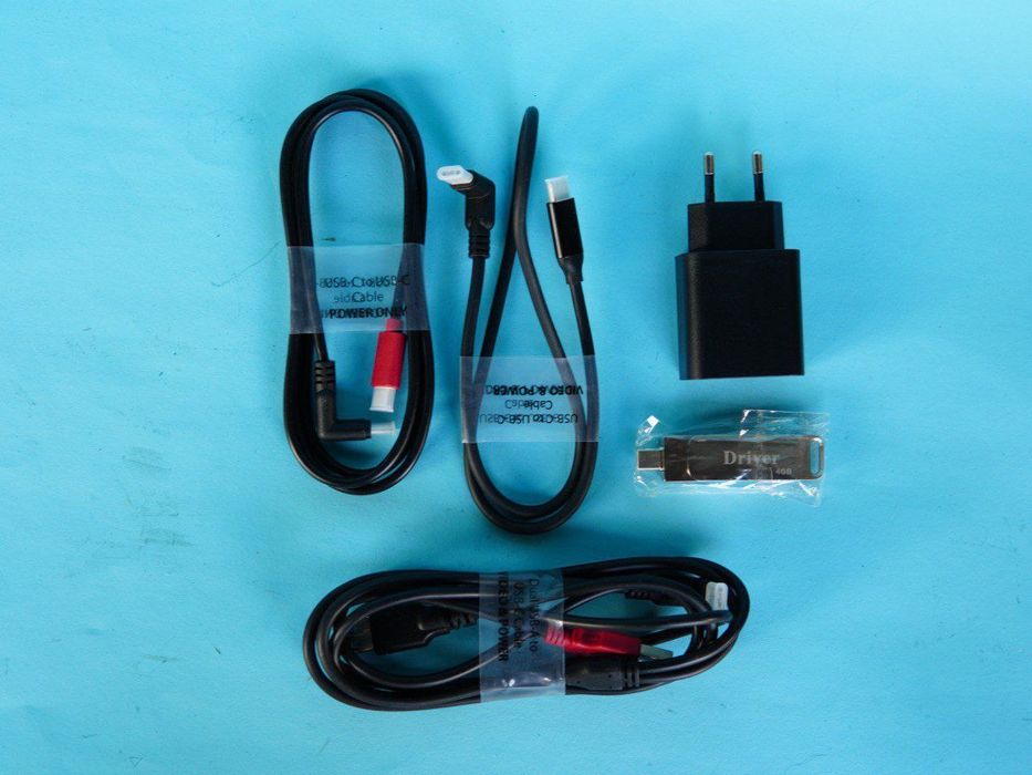 16-дюймовый портативный монитор с четырьмя экранами и разрешением 1080