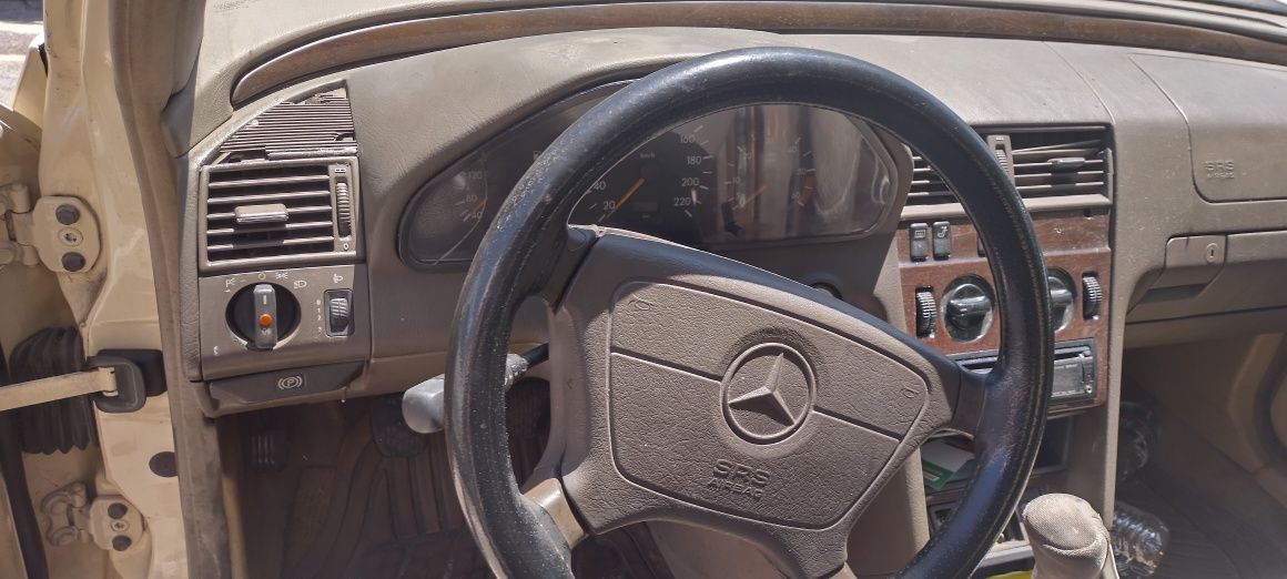 Mercedes C250 d 1995 .  Foi o  melhor motor fabricado pela  Mercedes.