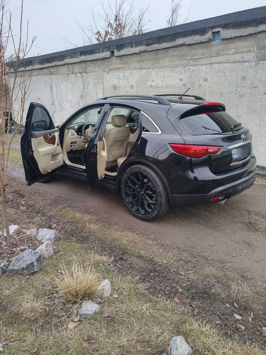 Продам Infiniti fx 5.0