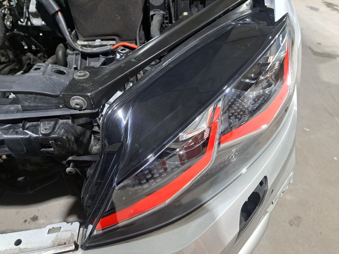 Farol golf gti mk7.5
