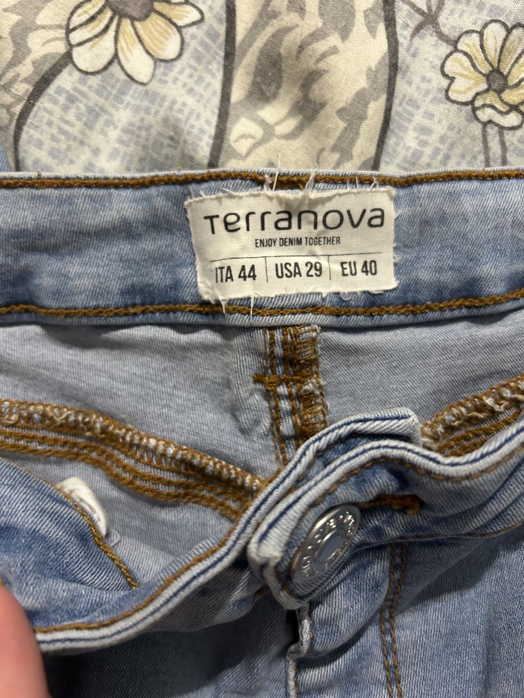 Продам джинсы женские