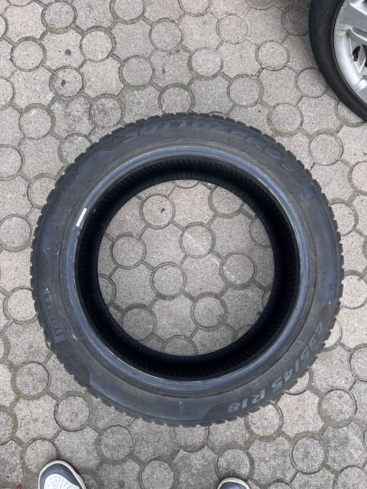 Zimowe opony Pirelli 235/45/18