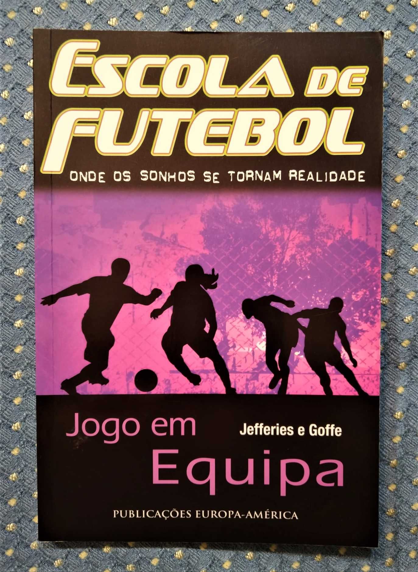 "Jogo em Equipa" Coleção Escola de Futebol Nº4 2010 - Como NOVO!