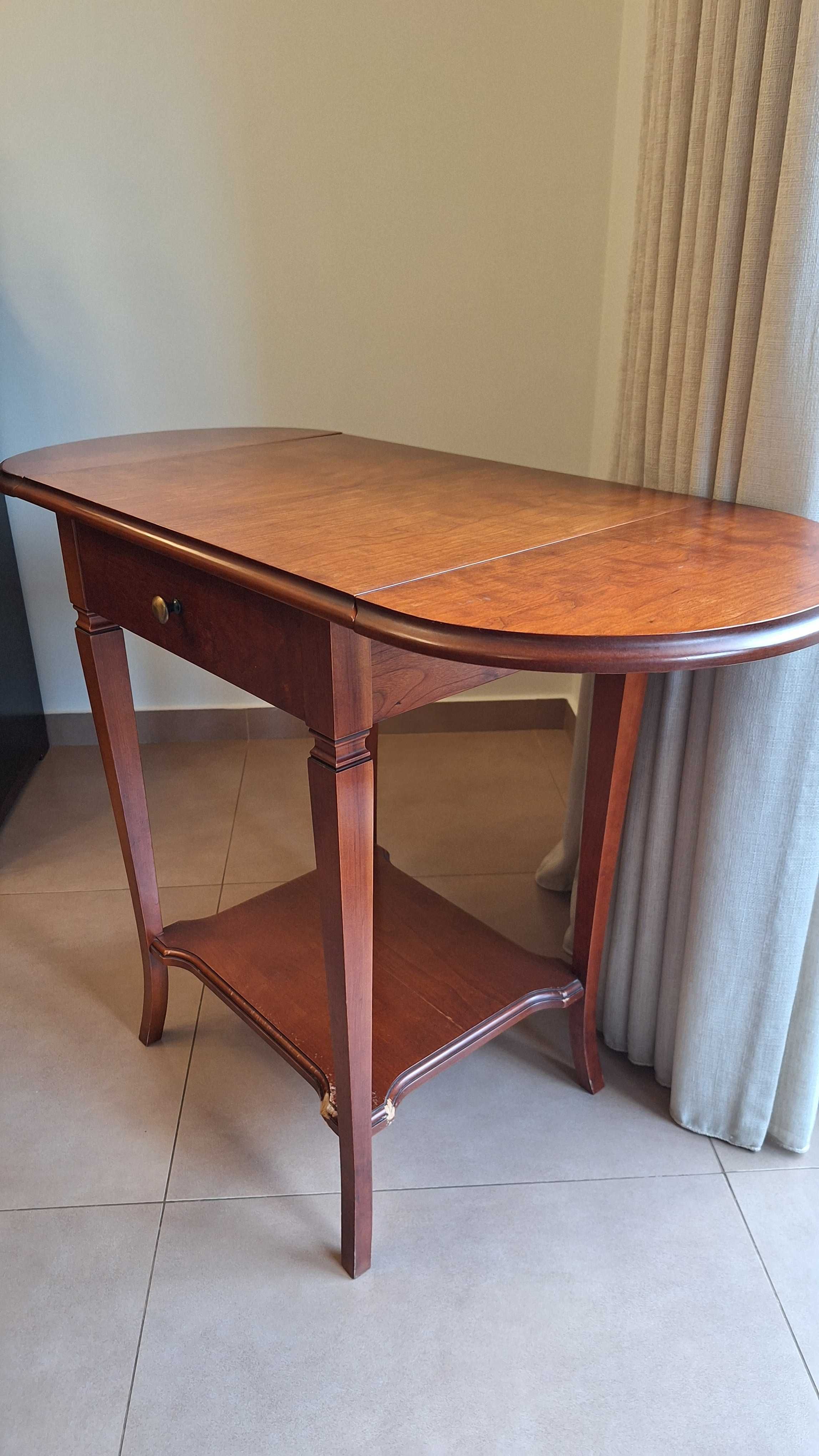 Mesa de apoio em madeira extensível