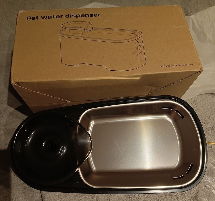 Fontanna,poidełko dla kota 2,5 l z czujnikiem poziomu wody LED.