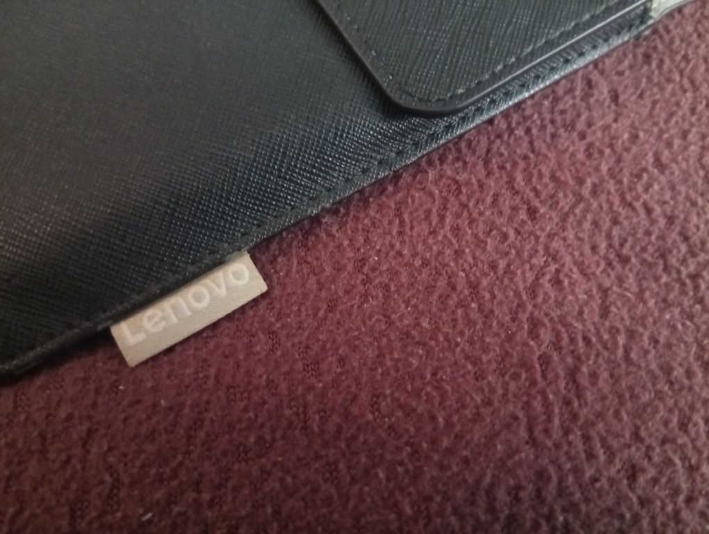 Etui orginalne LENOVO YOGA ale pasuje też na inne tablety laptopy