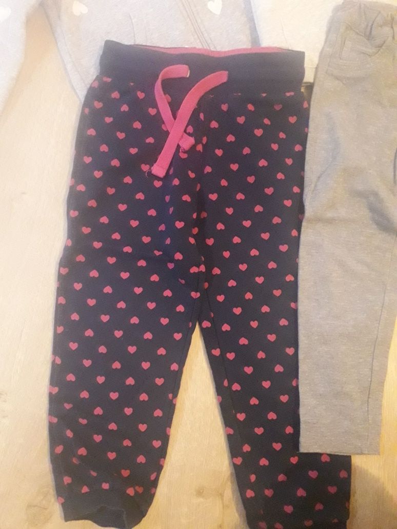 Paczka ubrań bluza spodnie kamizelka rozmiar 98-104