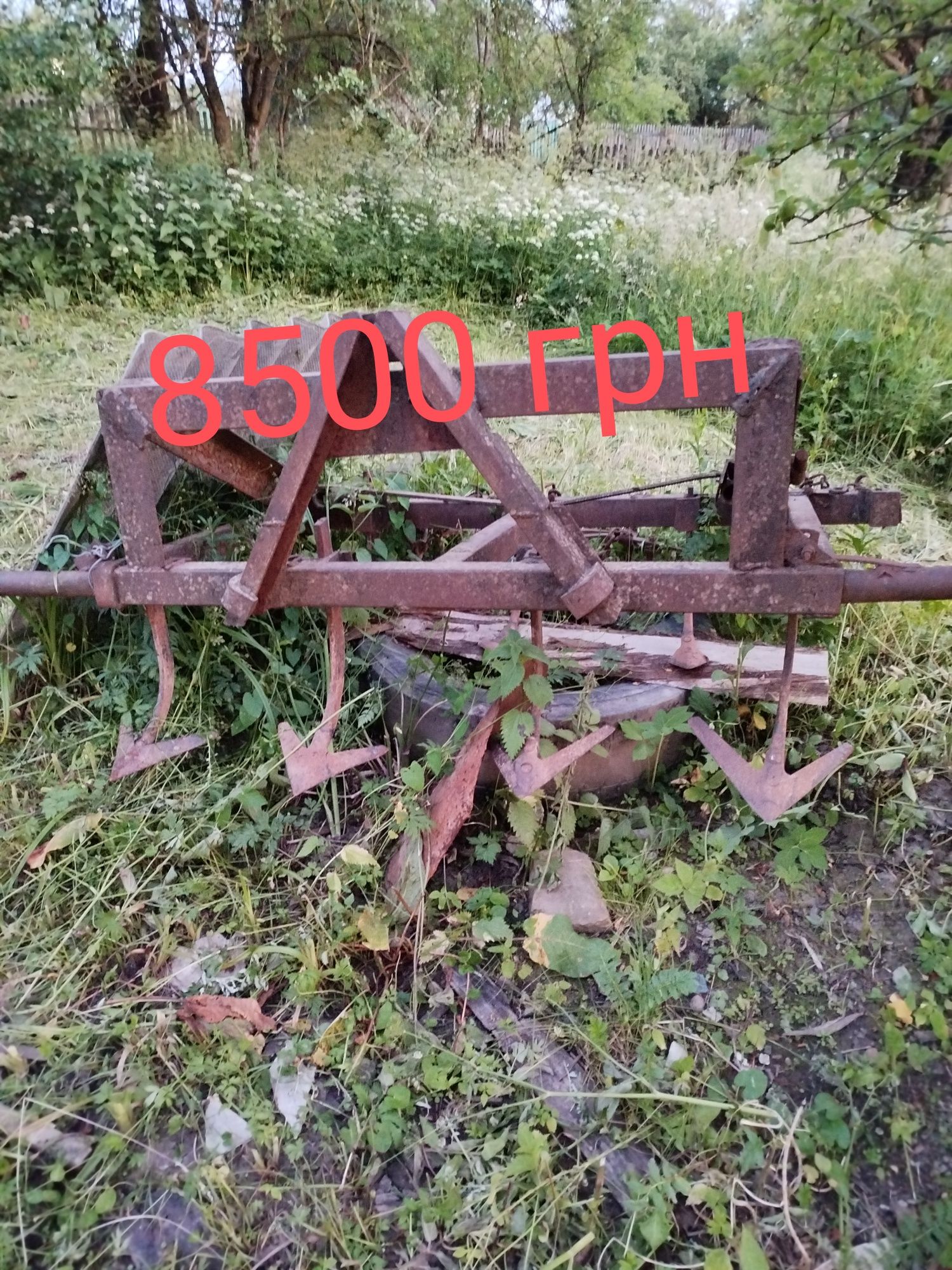 Трактор з навісним обладнанням