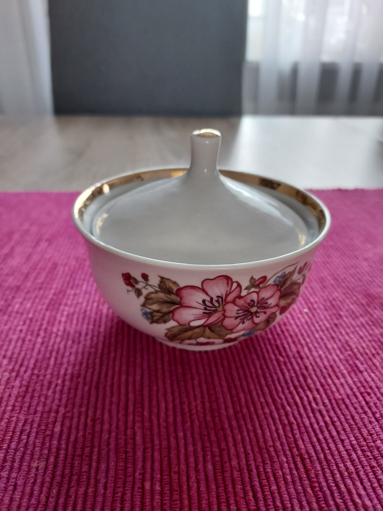 Cukiernica w kwiaty porcelana sygnowana Drużkiwka