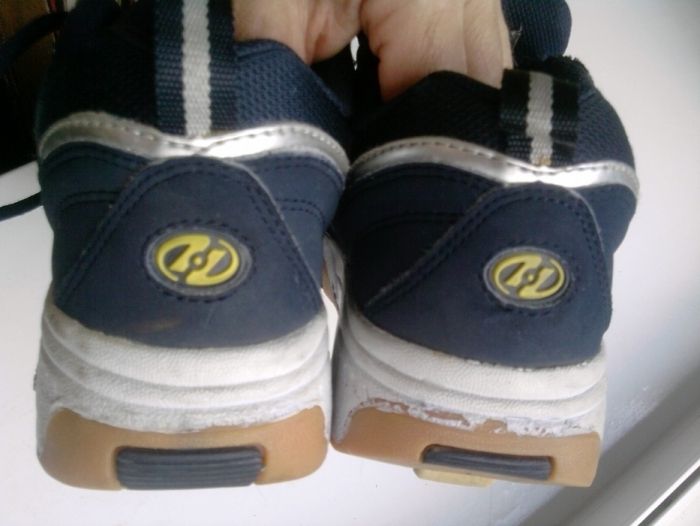 buty z kólkami renomowanej firmy Heelys- rozmiar 38 ( 24 cm)-Extra