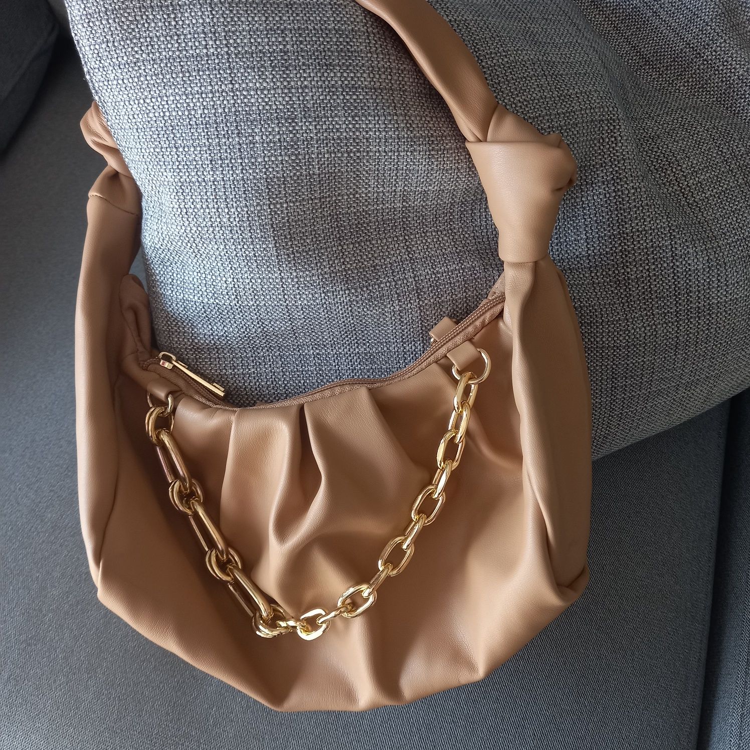 Carteira bege e dourado, marca Primark