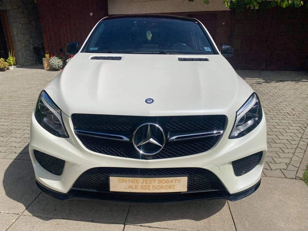 Samochód do ślubu Mercedes GLE Coupe wersja AMG kolor biala perła