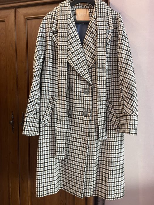 Стильное пальто в клетку