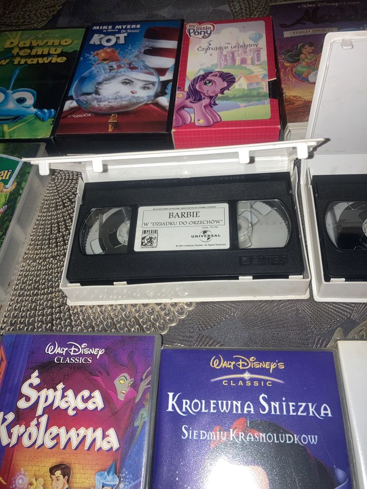 Kasety VHS z bajkami DYSNEY / 12 szt. dla dzieci