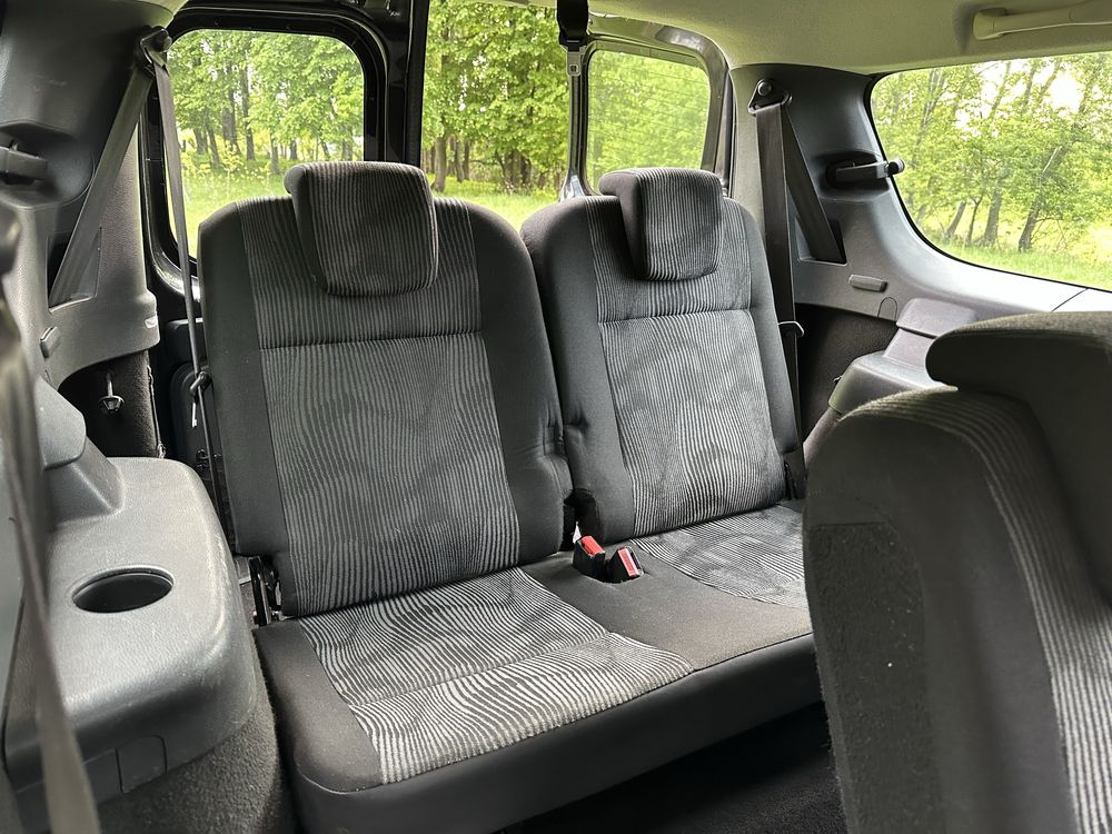 Продам автомобиль Dacia Logan MCV 2009